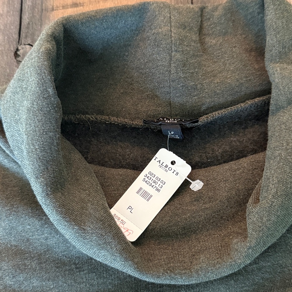 NWT Ladies Oversized turtleneck fleece lined top with gold detail cuffs sz LP - Picture 2 of 8